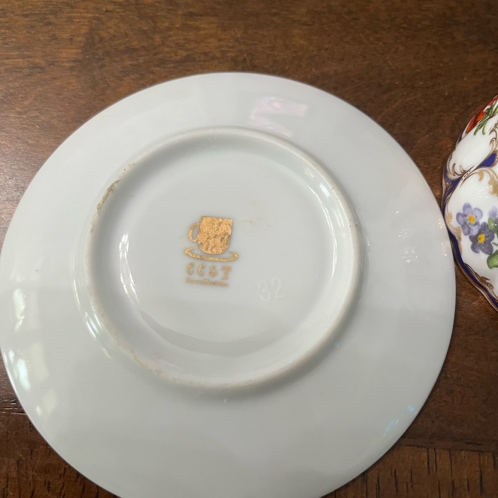 3 small cups with saucers perfect for girls tea party in great condition. - Picture 7 of 11